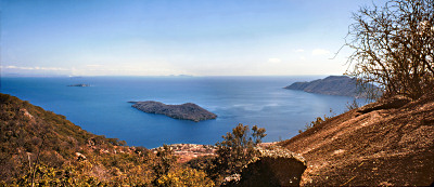 Panorama: Cape Maclear, L. Malawi,
copyright © 2008 by M.K. Oliver. Photo by T. Kocher